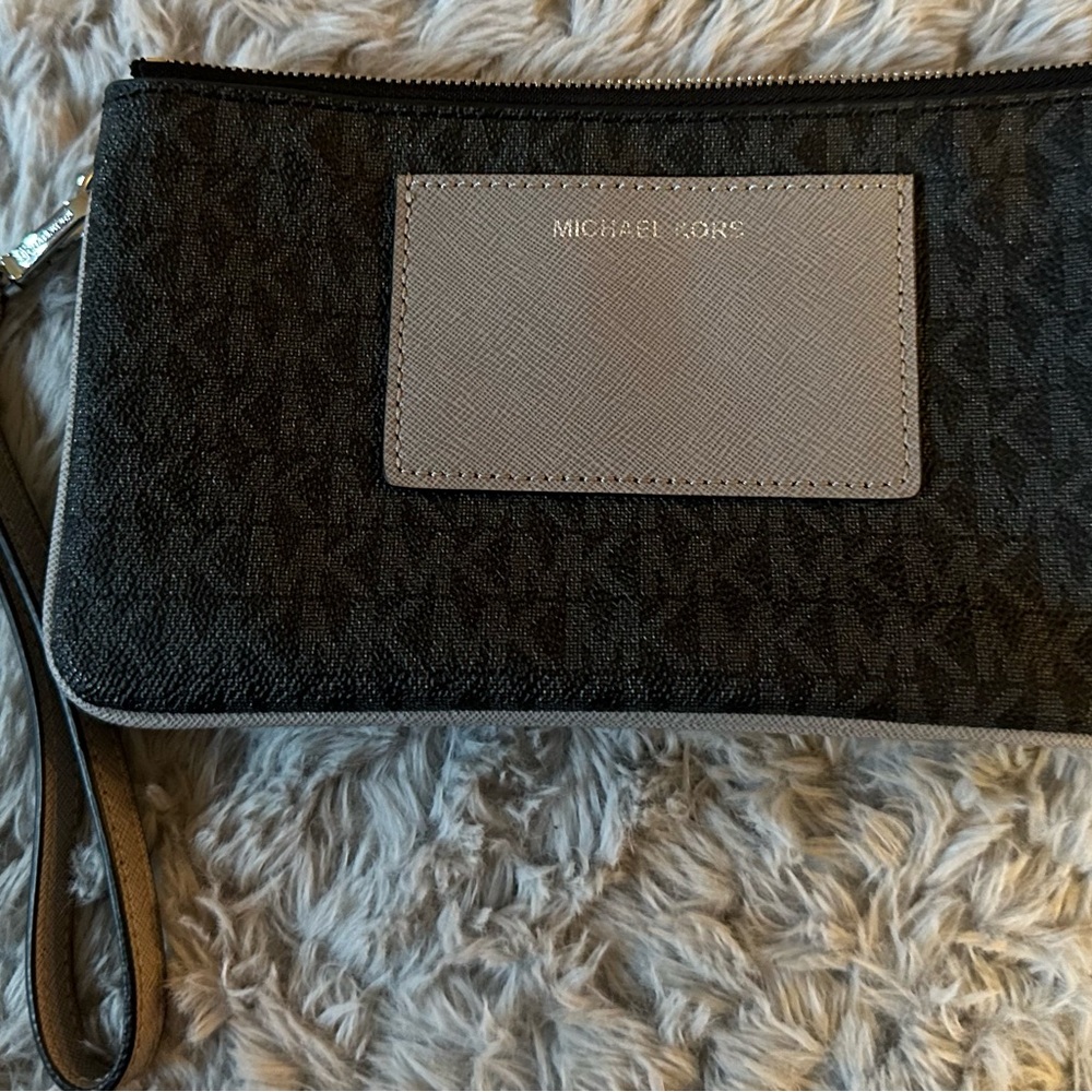 Michael Kors large wallet/clutch